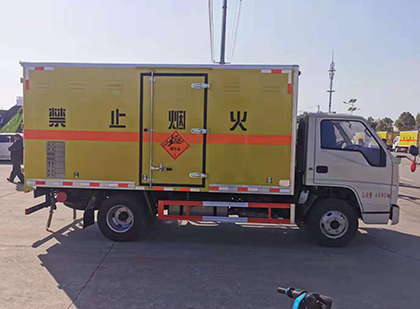 噶尔爆破器材运输车